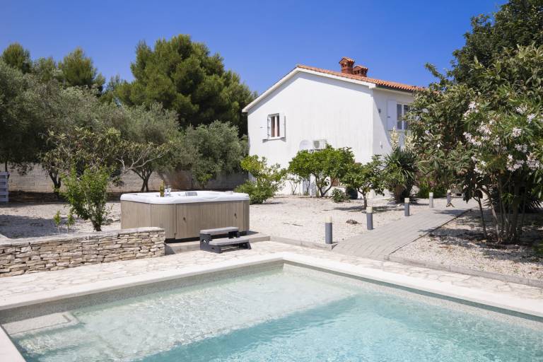 Villa with sauna, private pool & yard | Pool view — photo 2
