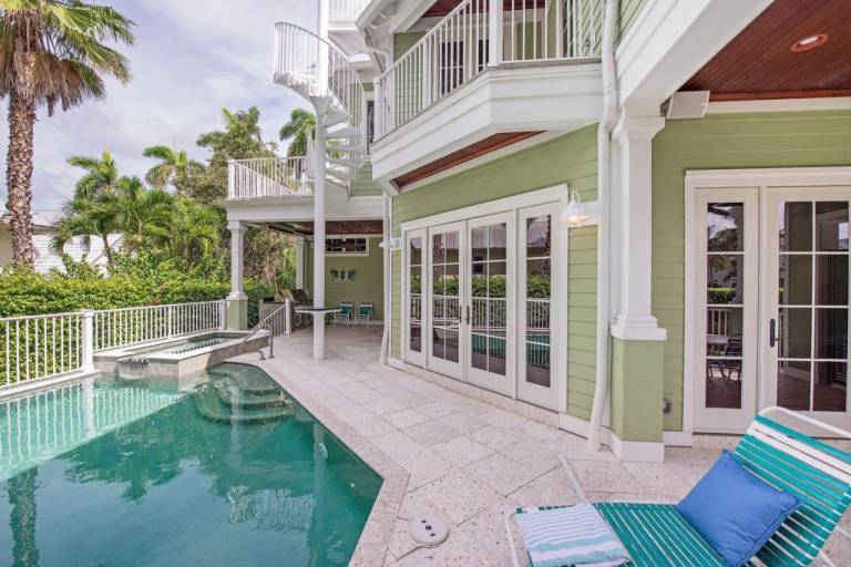 Old Naples Beach House — photo 2