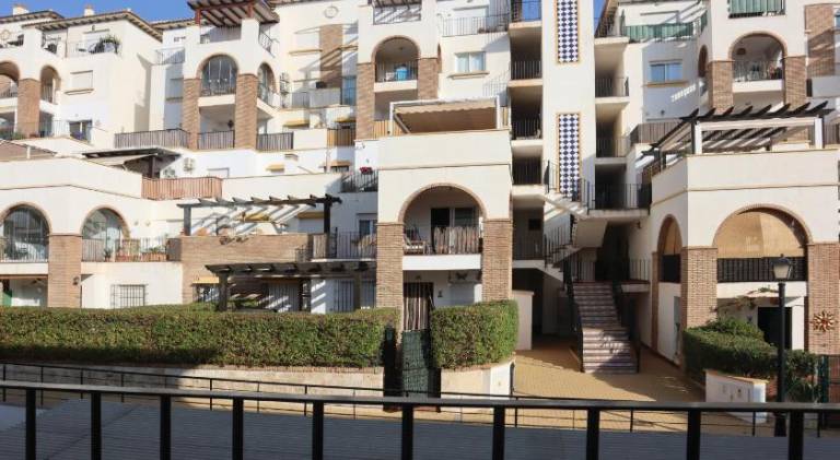 Beautiful holiday apartment with heated pool, terrace & garden | Pets allowed — photo 5