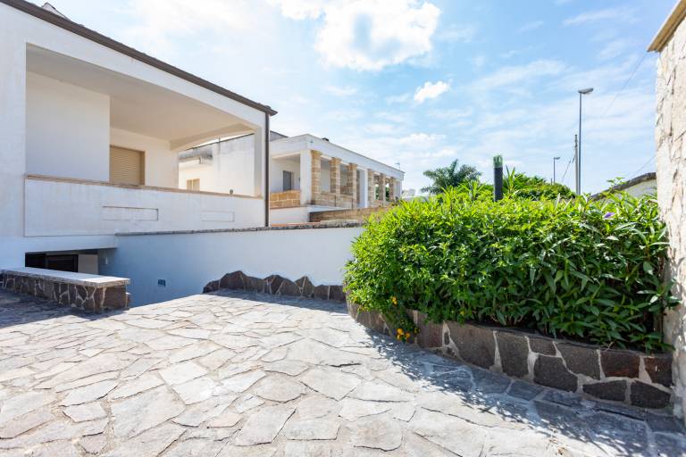 Family-friendly holiday apartment with barbecue, yard & patio | Pets are welcome — photo 2