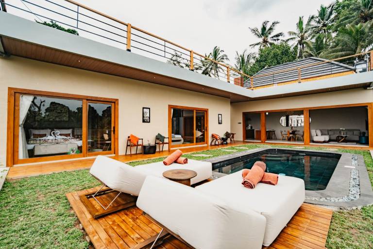 Fully equipped lovely villa with garden, jacuzzi & private pool | Good for workation | Dogs allowed in Bali