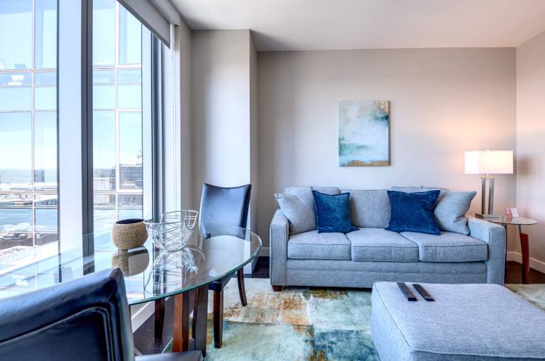 Family-oriented holiday apartment with barbeque & pool | Close to Boston Massacre | Good for workation | Pets are welcome — photo 2