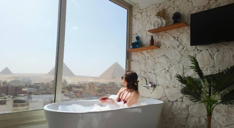 Apartment with jacuzzi — photo 3