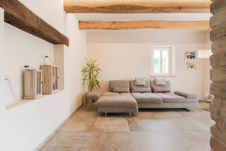 Fully equipped pleasant villa with garden, hot tub & private pool | Dogs allowed — photo 2