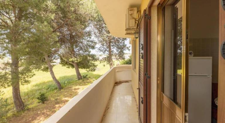 Holiday apartment with yard — photo 4
