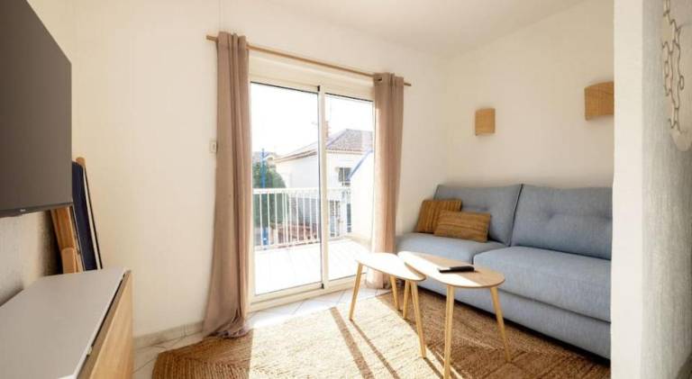 Serviced apartment with terrace in La Grande-Motte