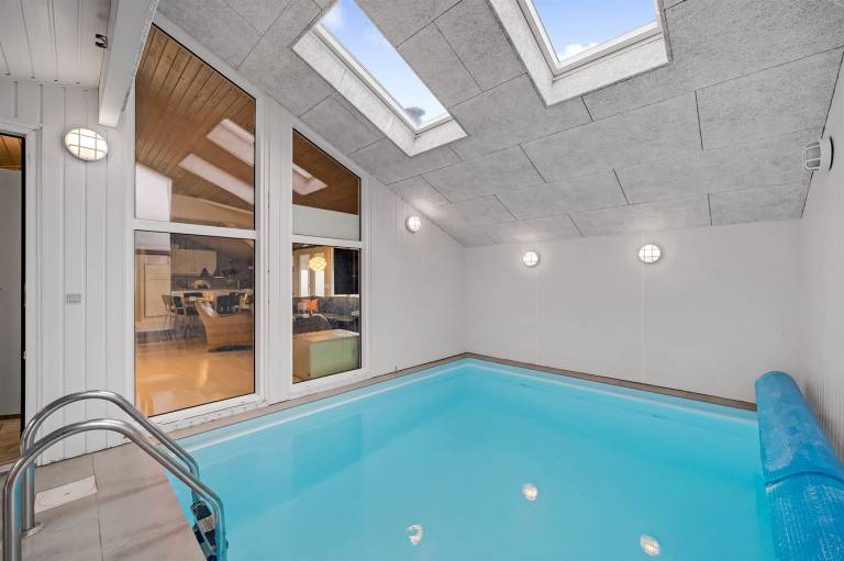 House with jacuzzi, sauna & private pool — photo 3