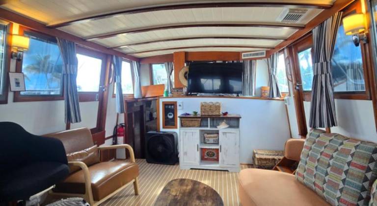 43' Classic Trawler 5 Star Resort Pools, Views, Dining Free Shuttle to Downtown — photo 5