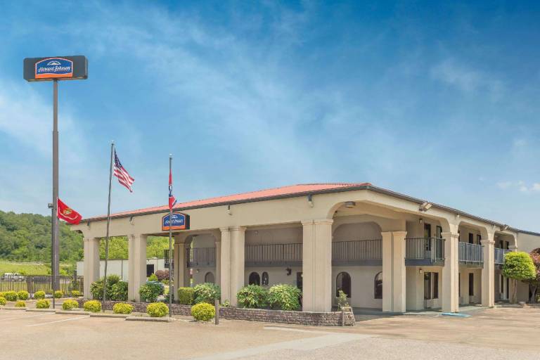 Howard Johnson by Wyndham Chattanooga Lookout Mountain I-24 in Chattanooga, TN