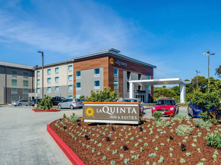 La Quinta Inn & Suites by Wyndham San Francisco Airport N in South San Francisco, CA