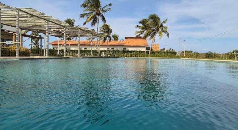 House with pool — photo 4
