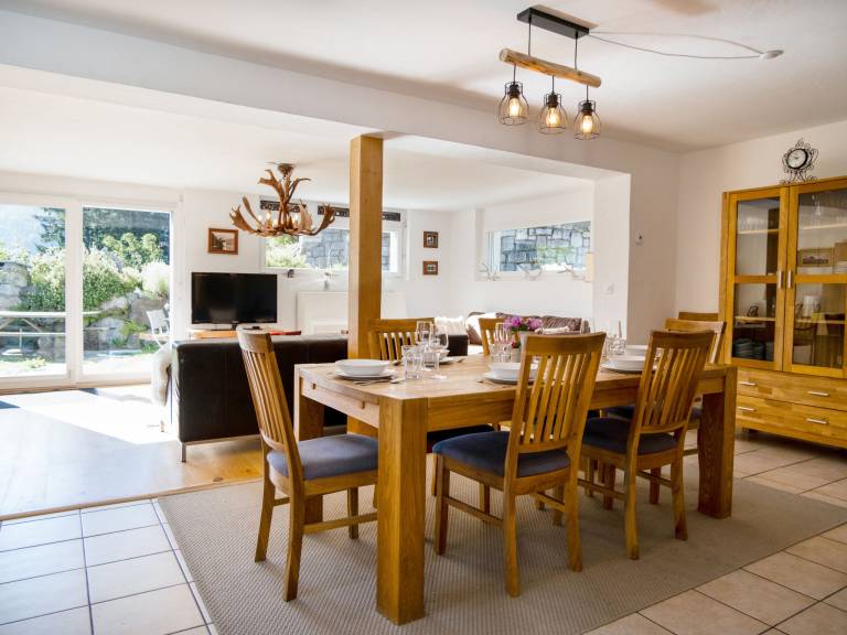 Lovely vacation home with barbeque, patio & garden | Mountain view | Suitable for remote work | Pet-friendly — photo 2