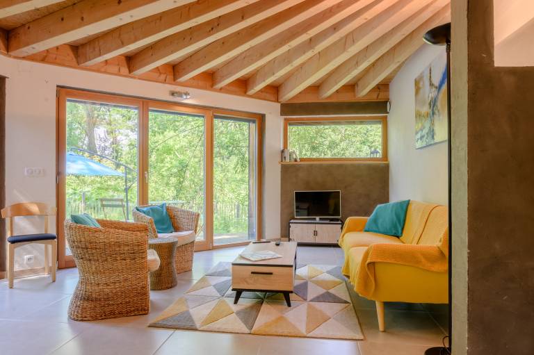 Child-friendly lovely vacation home with yard, grill & fast internet | Garden view | Suitable for remote work | Dogs allowed — photo 3