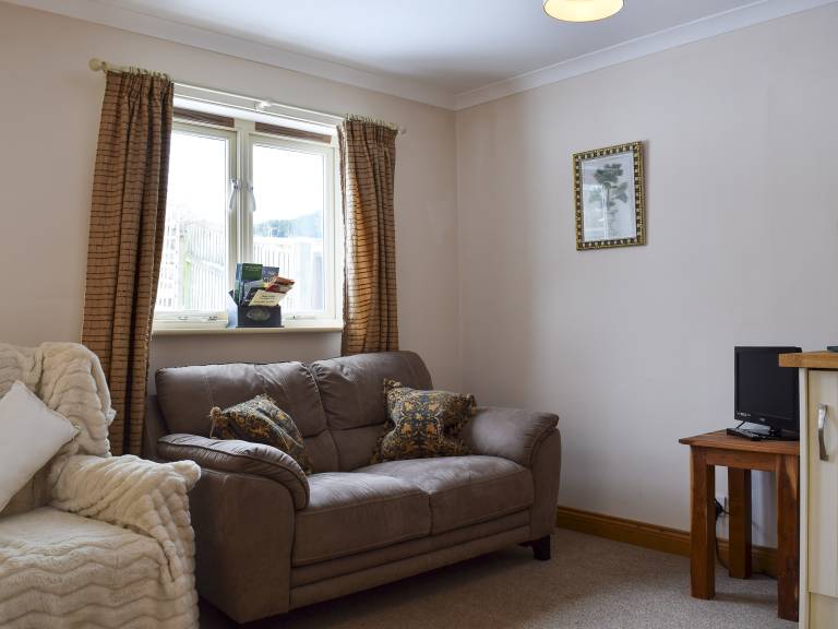 Family-friendly cottage with yard | River view | Pets allowed — photo 3