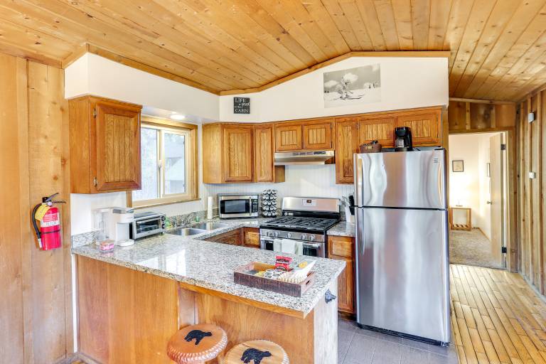 Near Skiing & Hiking: Dog-Friendly Big Bear Cabin — photo 3