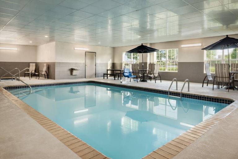 Country Inn & Suites by Radisson, Coralville, IA — photo 4