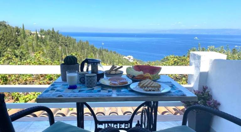 Apartment with yard & terrace | Dogs allowed in Corfu
