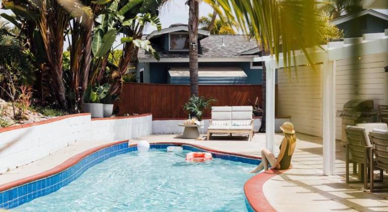 Vacation home with pool — photo 4