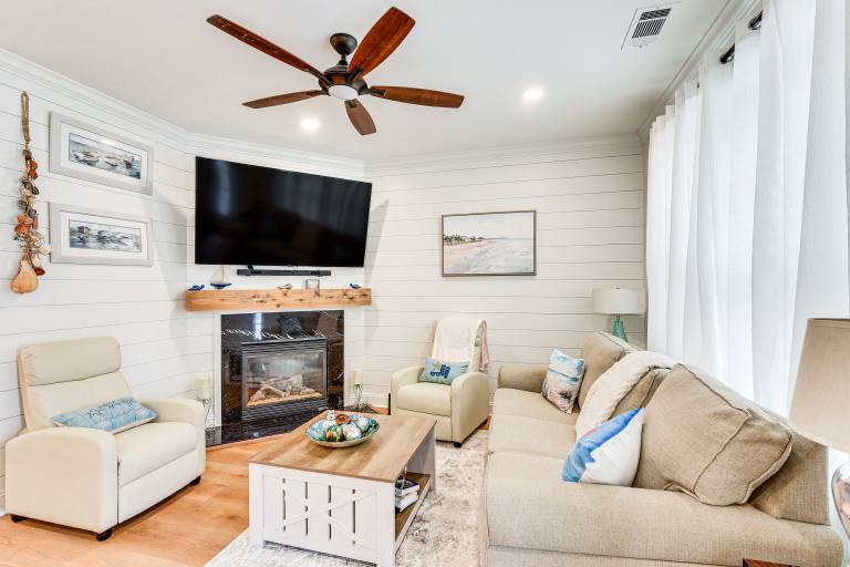 Charming Bluffton Home w/ Yard  3 Mi to Beaches! — photo 3