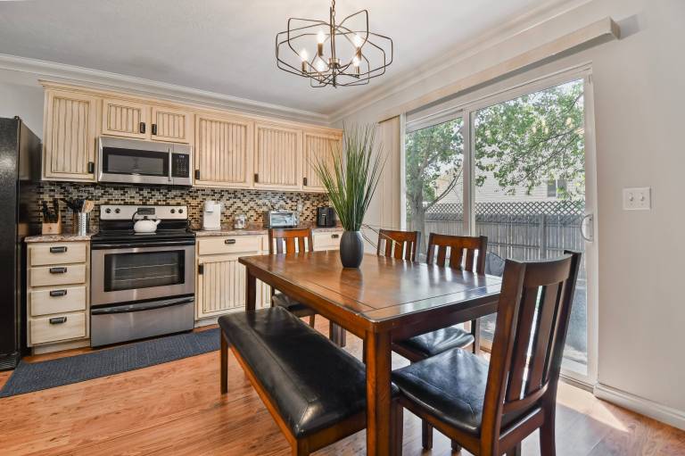 Family-friendly house with barbeque & yard | Mountain view | Pets are welcome — photo 3
