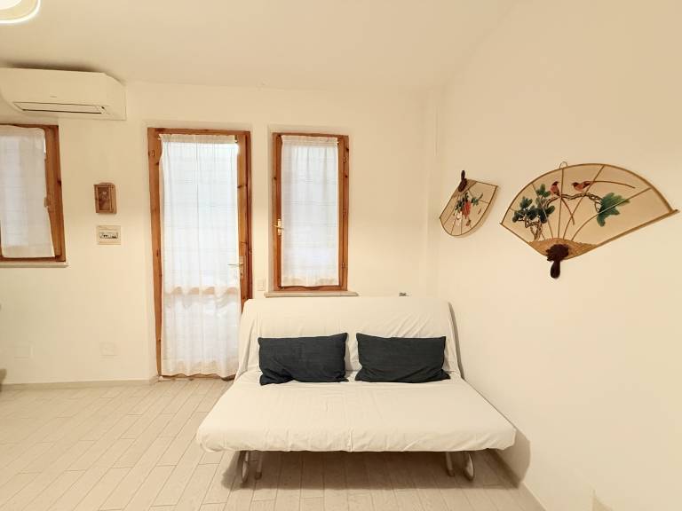 Rental apartment with yard — photo 5