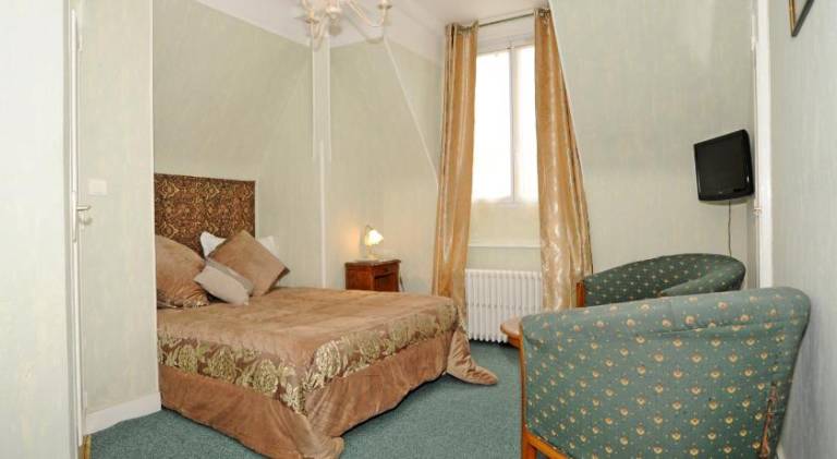 Hotel La Tour in Montargis
