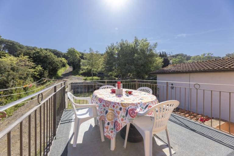 Holiday apartment with patio, yard & barbeque — photo 3