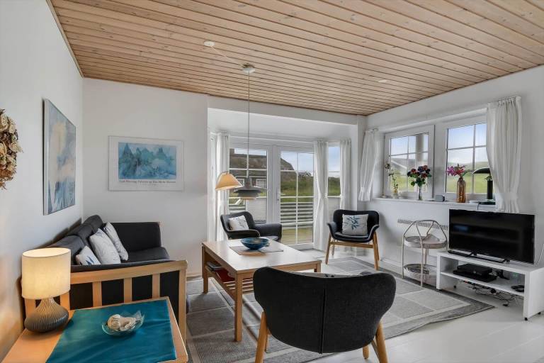 Vacation home with barbecue, terrace & sauna — photo 4