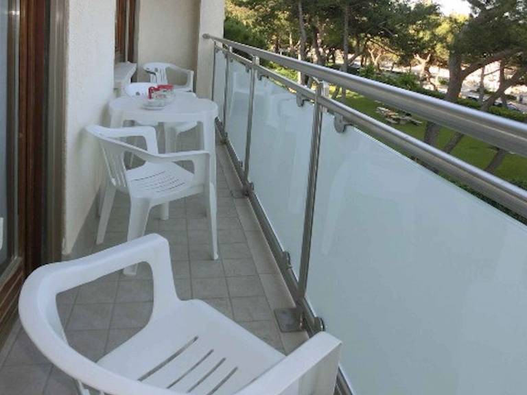 Holiday apartment with patio & garden | Close to the beach | Pet-friendly — photo 3