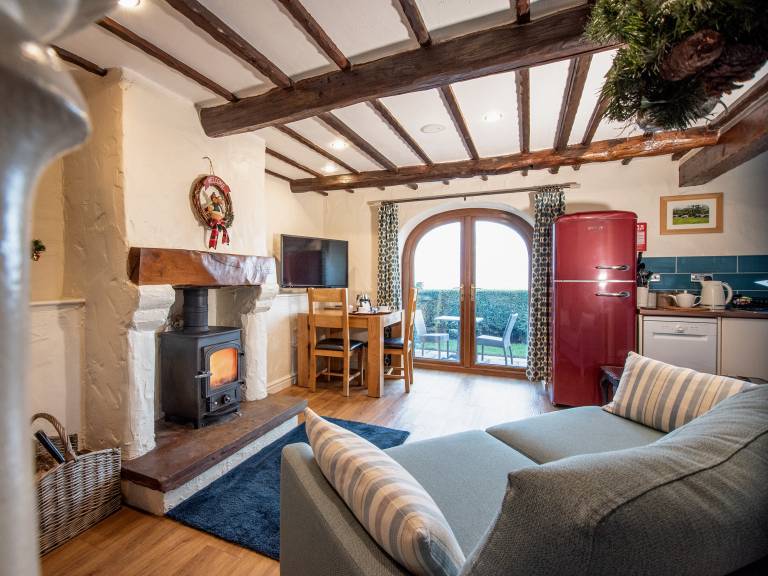 Child-friendly cottage with yard & jacuzzi | Dogs allowed in Brampton