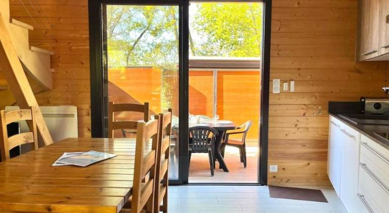 Vacation home with terrace, barbeque & yard — photo 5