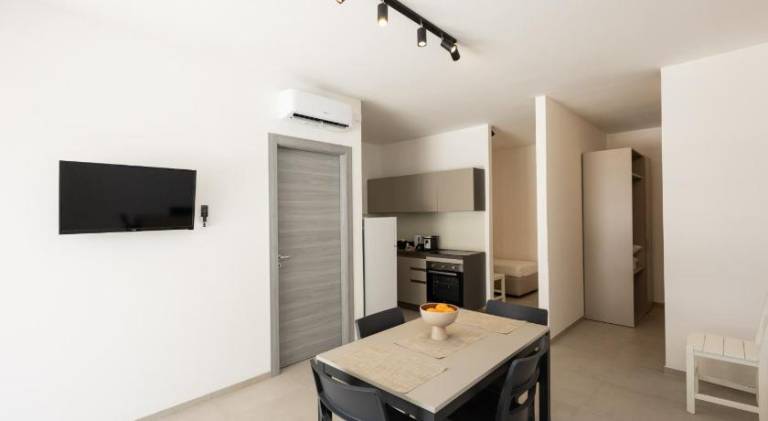 Holiday apartment with yard, terrace & grill — photo 4