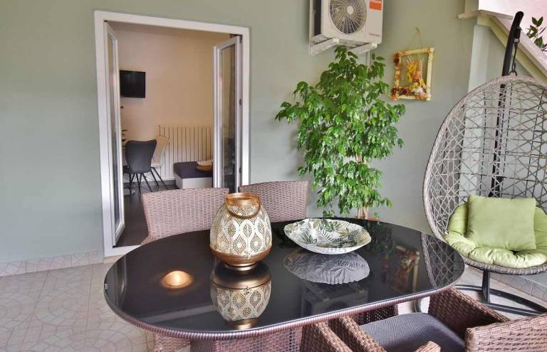 Holiday apartment with terrace, garden & BBQ | Garden view — photo 2