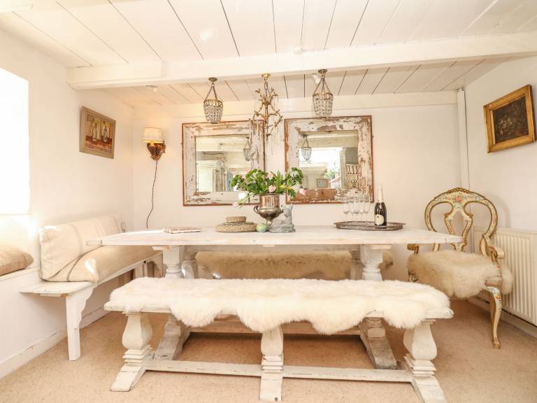 Cottage with yard & grill | Beach view — photo 3