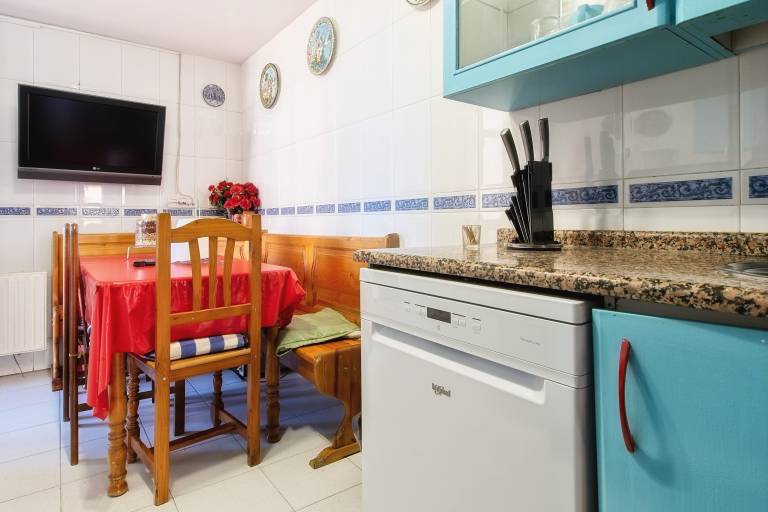 Fully equipped vacation home with fast internet, yard & patio | City view | Suitable for remote work | Dogs allowed — photo 3