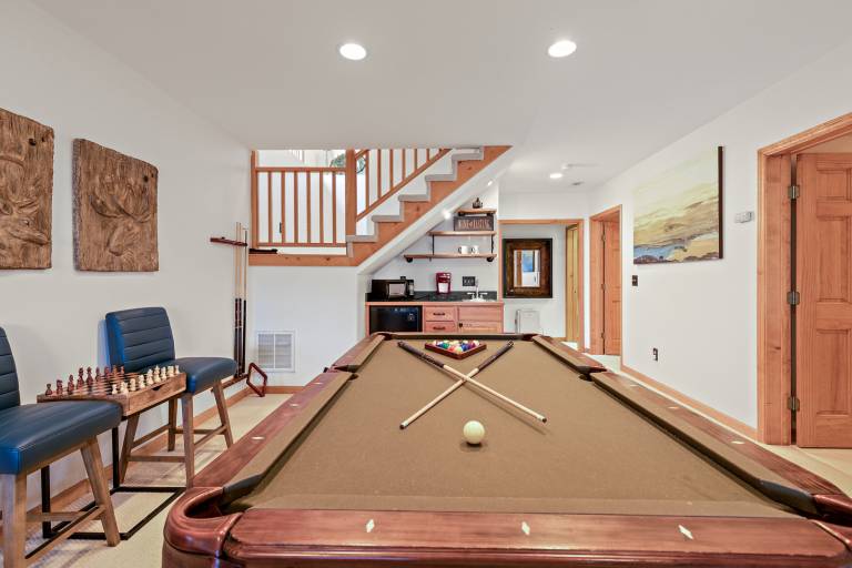 Child-friendly cabin with heated pool, BBQ & hot tub | Mountain view | Pet-friendly — photo 4