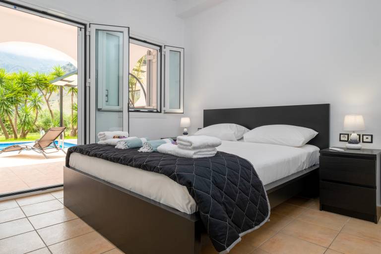 Kournas-Sleeps8-Parking-Garden-Pool-PetFriendly — photo 4