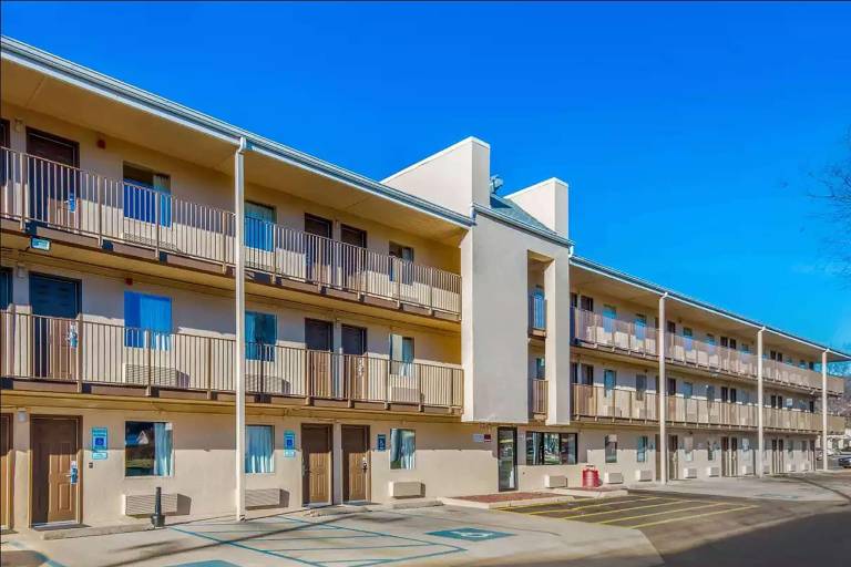 Days Inn by Wyndham Charleston WV — photo 4