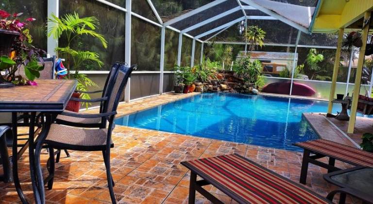 Big vacation home with pool | Pet-friendly — photo 3