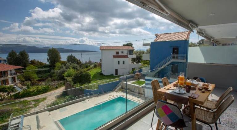 Vacation home with terrace, heated pool & garden | Good for workation — photo 3
