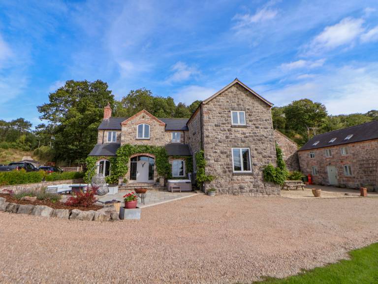 Family-oriented cottage with jacuzzi & garden | Pet-friendly — photo 3