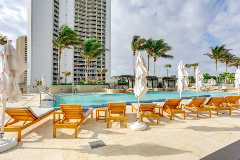 Condo at Amrit Ocean Resort w Panoramic Views