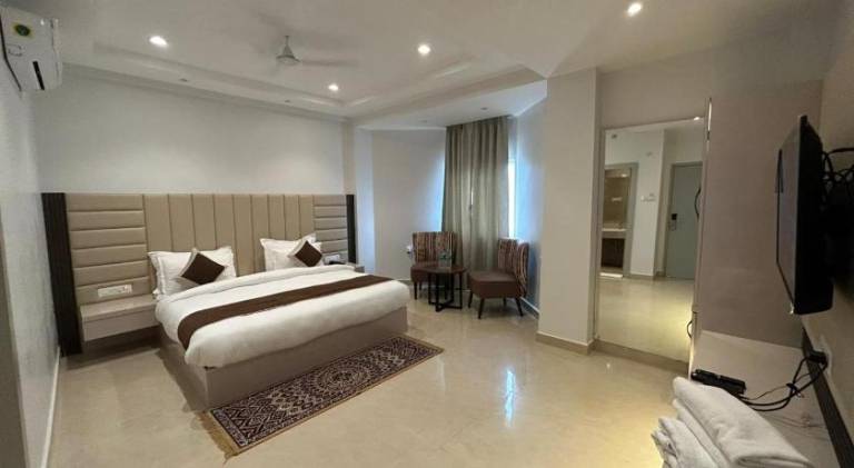 Hotel President Agra near Taj mahal — photo 4