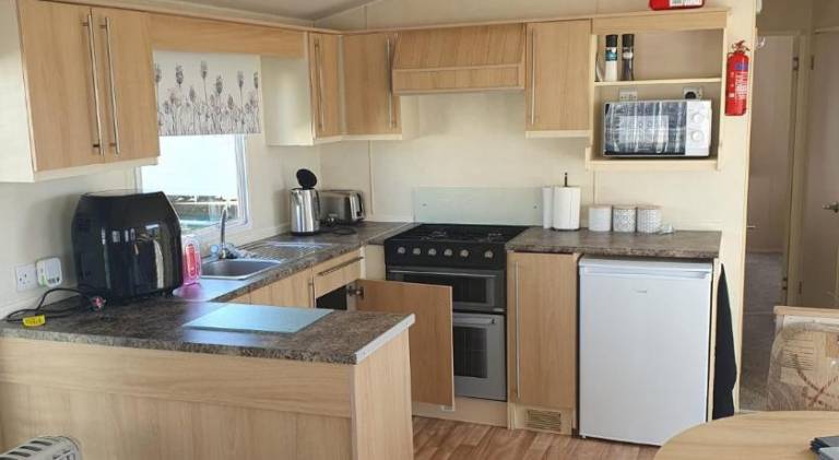 Coastal Comfort And Value Atlas Holiday Home, Just 2-Min Walk to Beach & Entertainment, Spacious & B — photo 5