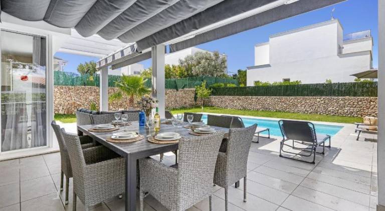 Villa with private pool, garden & patio — photo 4