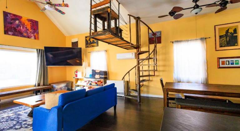 Villa with terrace, jacuzzi & garden | Perfect for remote work in Denver, CO