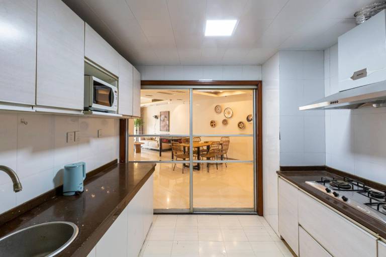 Charming serviced apartment | Suitable for remote work | Pets allowed — photo 5