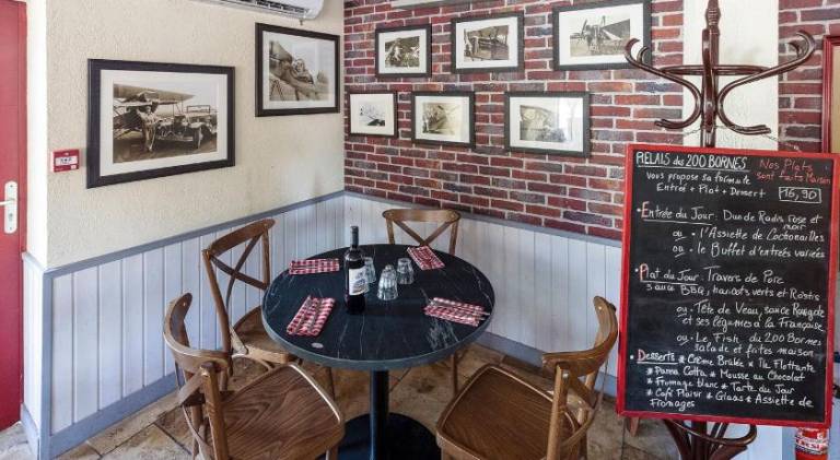 Logis Hotel Les 200 Bornes — photo 4