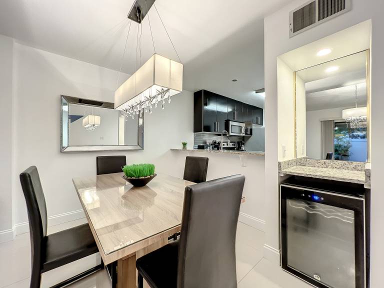 Rental apartment with pool & patio — photo 5