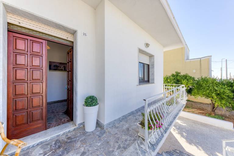 Apartment 'Villetta Municipio - Salento' with Private Terrace, Wi-Fi and Air Conditioning — photo 3